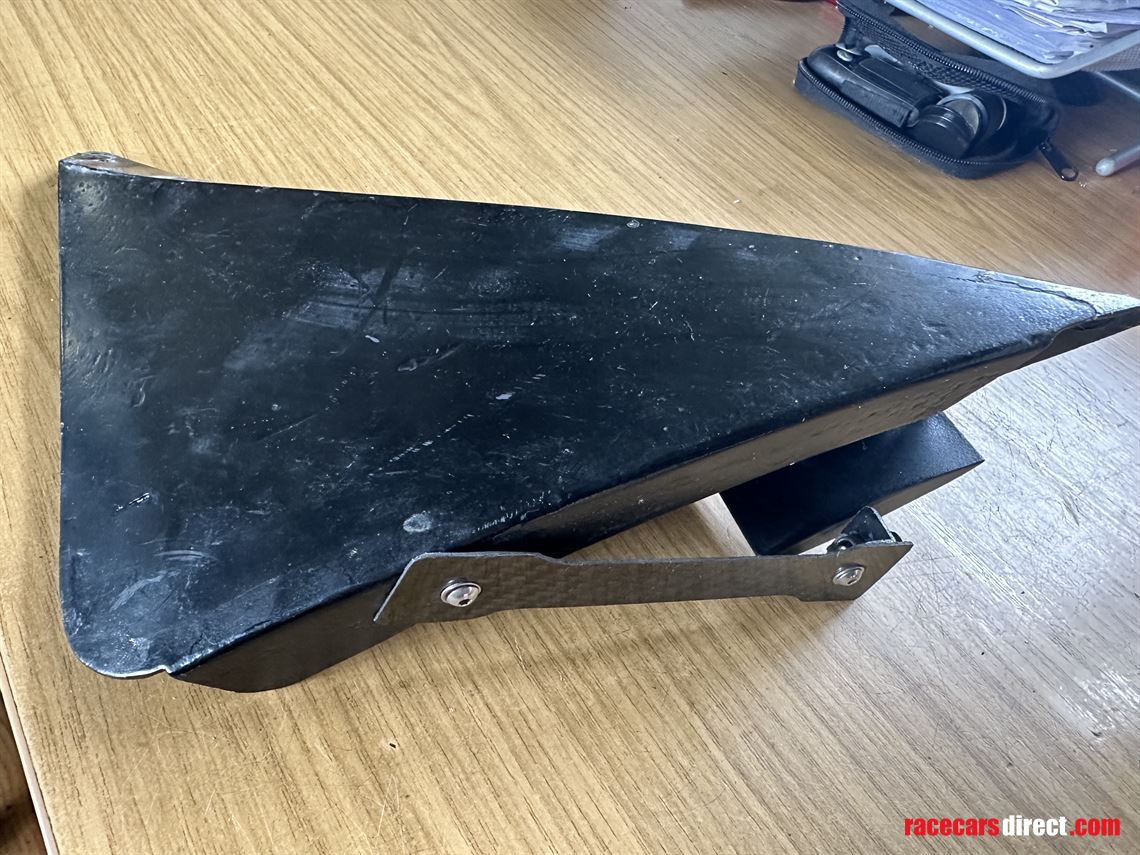 original-2009-ginetta-g50-dive-planes