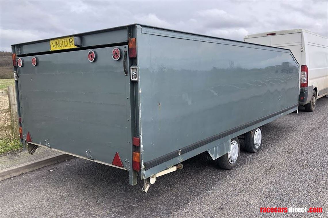 large-enclosed-trailer-with-integral-tail-lif