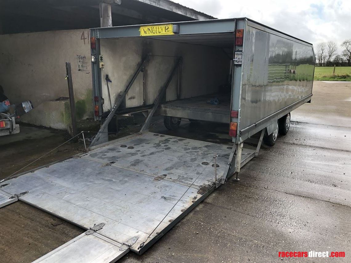 large-enclosed-trailer-with-integral-tail-lif