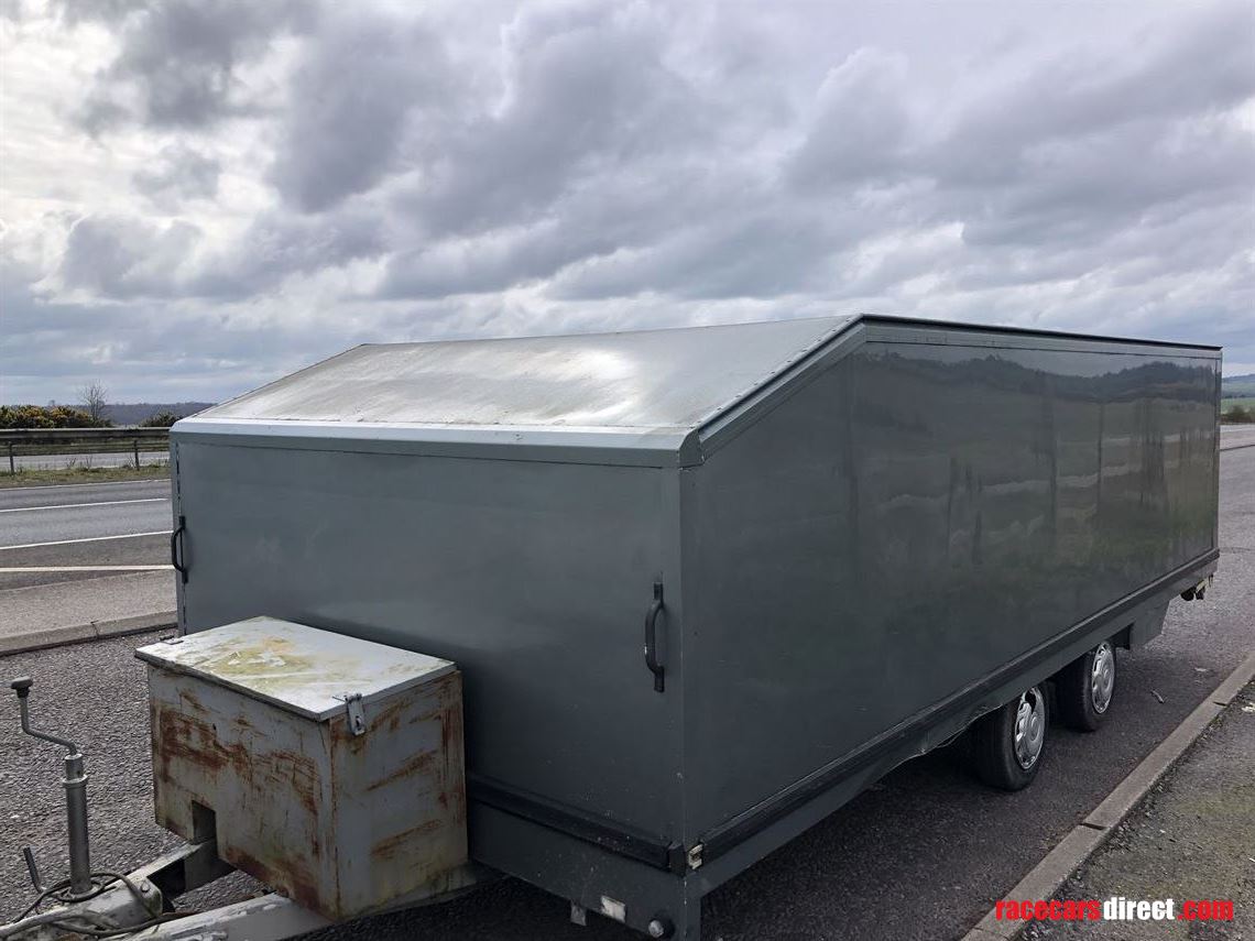 large-enclosed-trailer-with-integral-tail-lif