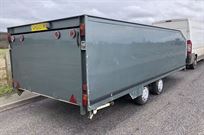 large-enclosed-trailer-with-integral-tail-lif