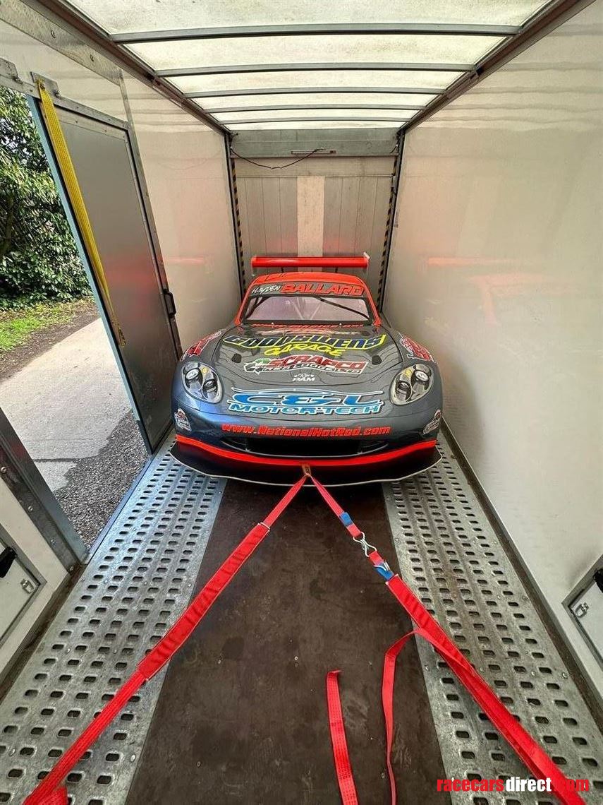 nov-2021-71-mitsubishi-enclosed-race-transpor