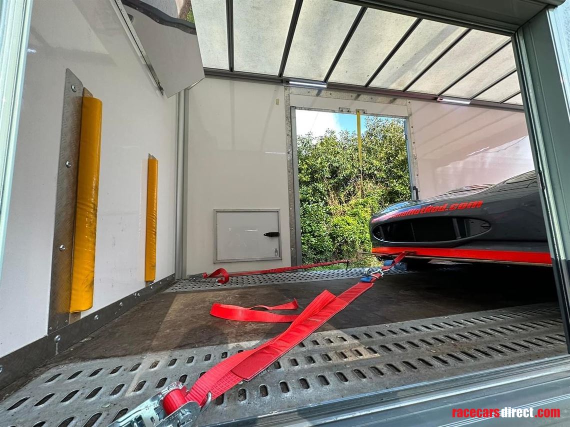 nov-2021-71-mitsubishi-enclosed-race-transpor