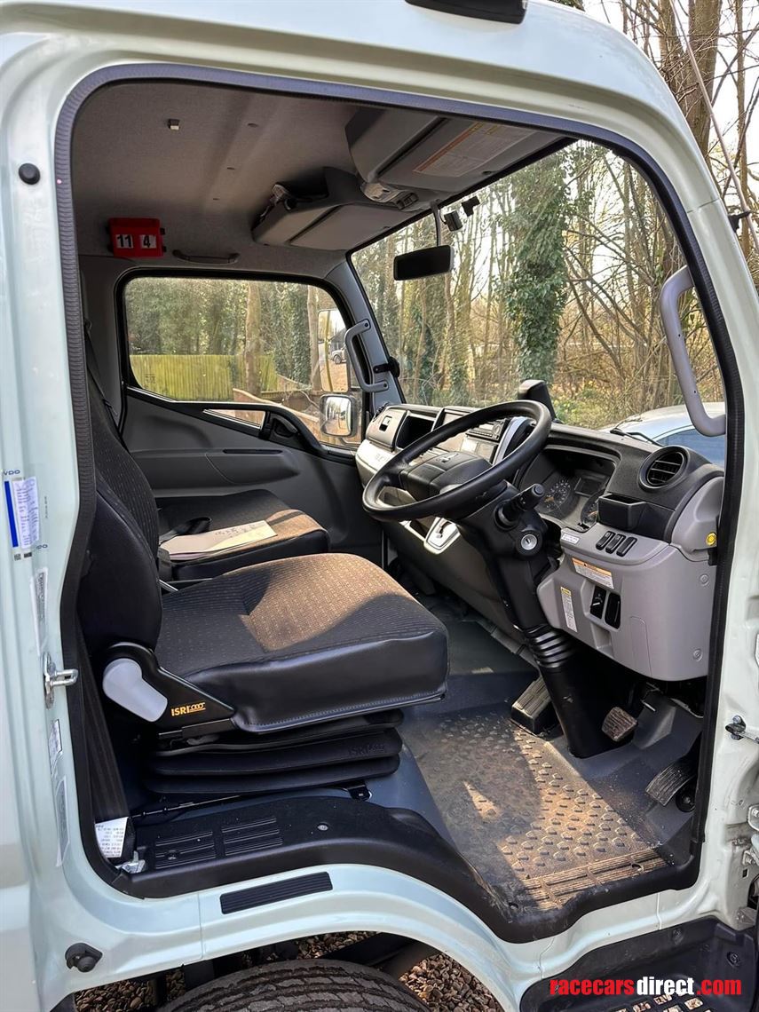 nov-2021-71-mitsubishi-enclosed-race-transpor