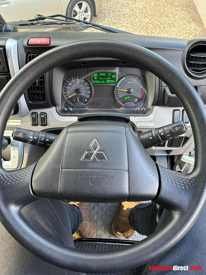 nov-2021-71-mitsubishi-enclosed-race-transpor