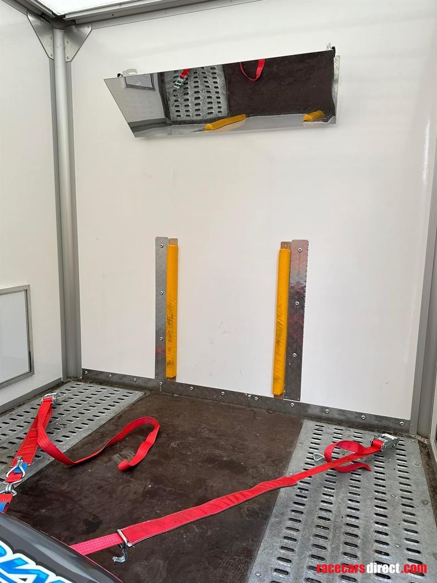 nov-2021-71-mitsubishi-enclosed-race-transpor