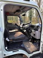 nov-2021-71-mitsubishi-enclosed-race-transpor