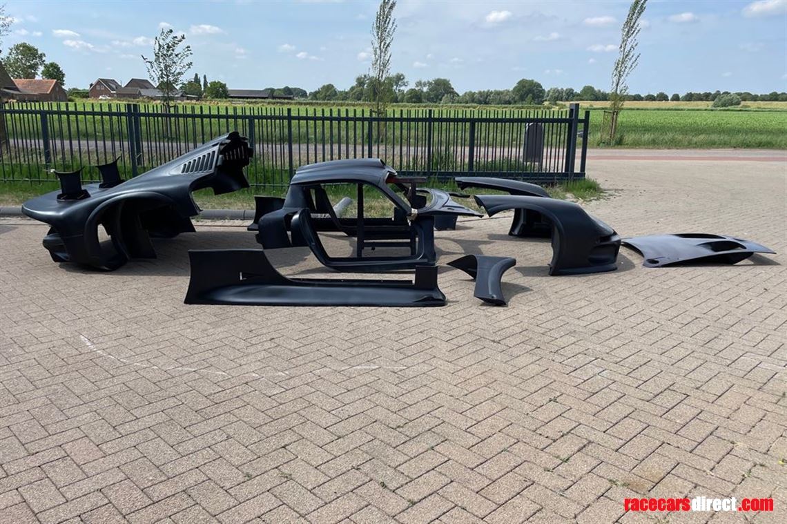 porsche-911-gt1-body