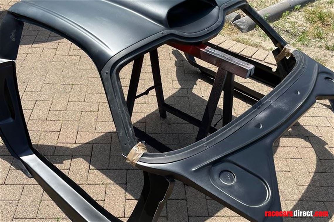 porsche-911-gt1-body