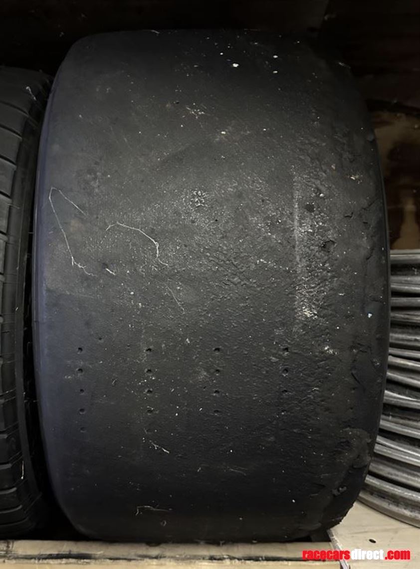 18-gt-track-competition-race-tyres-will-split