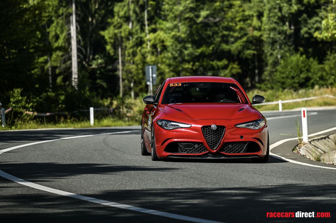 alfa-romeo-giulia-quadrifoglio-gt