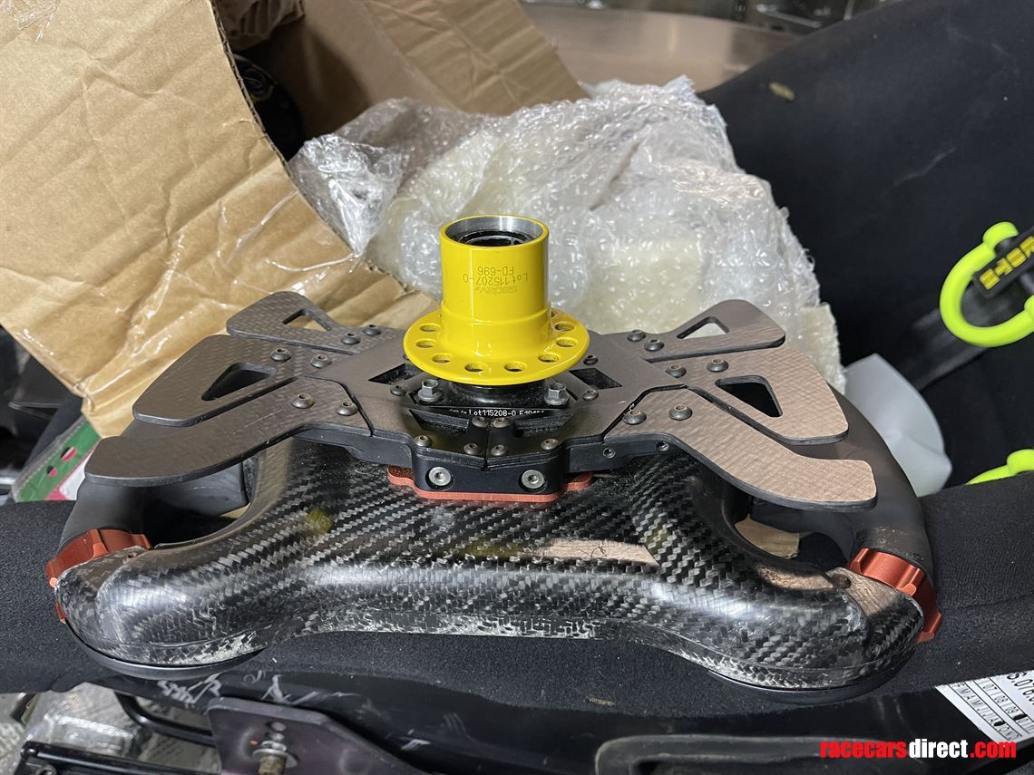 xap-carbon-formula-steering-wheel