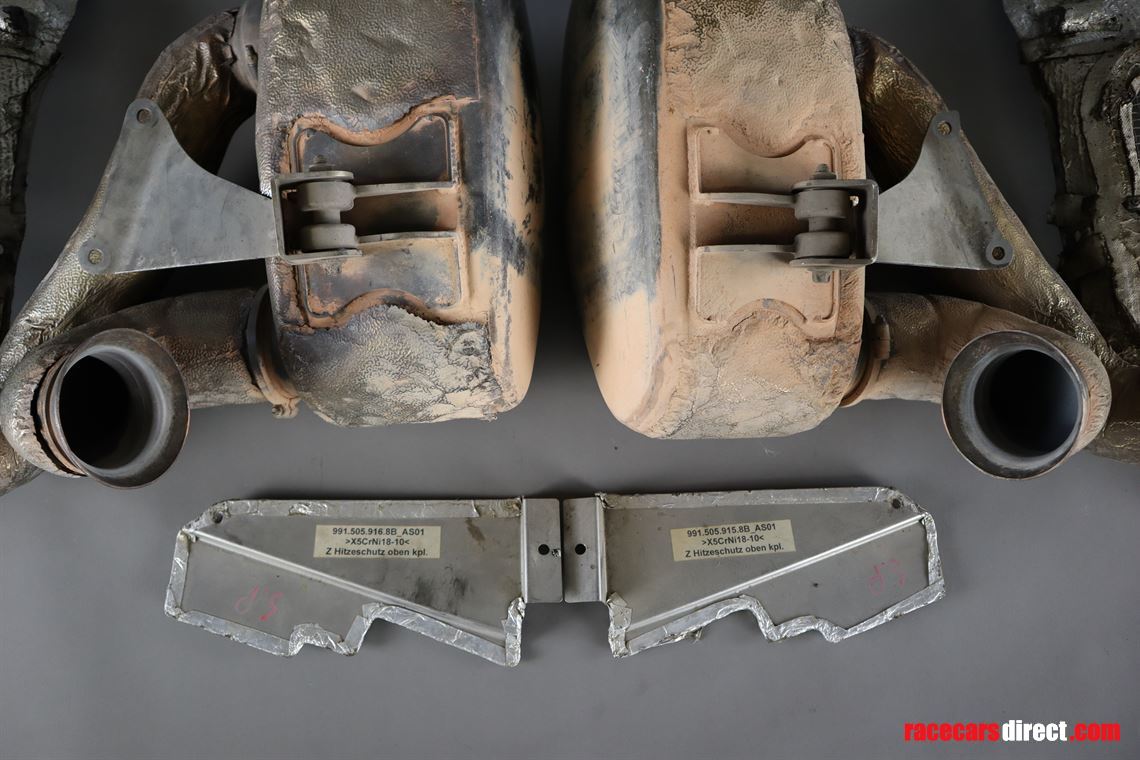 porsche-9912-cup-silencers-with-carbon-wheel