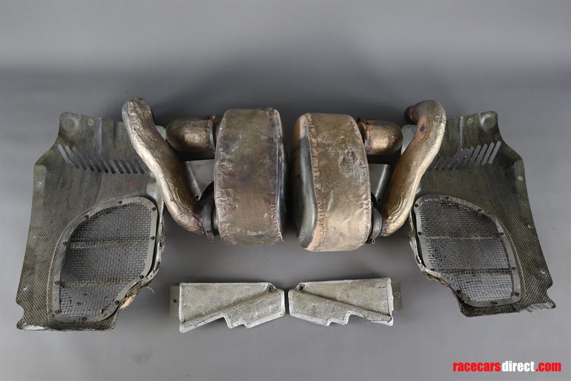 porsche-9912-cup-silencers-with-carbon-wheel