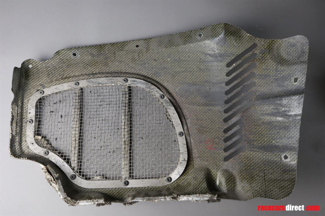 porsche-9912-cup-silencers-with-carbon-wheel