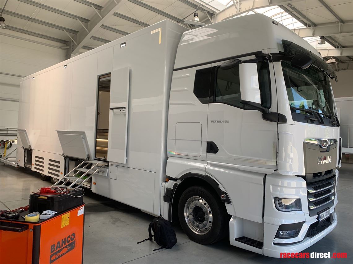 man-tgx-26430-62-2-transport-service-truck