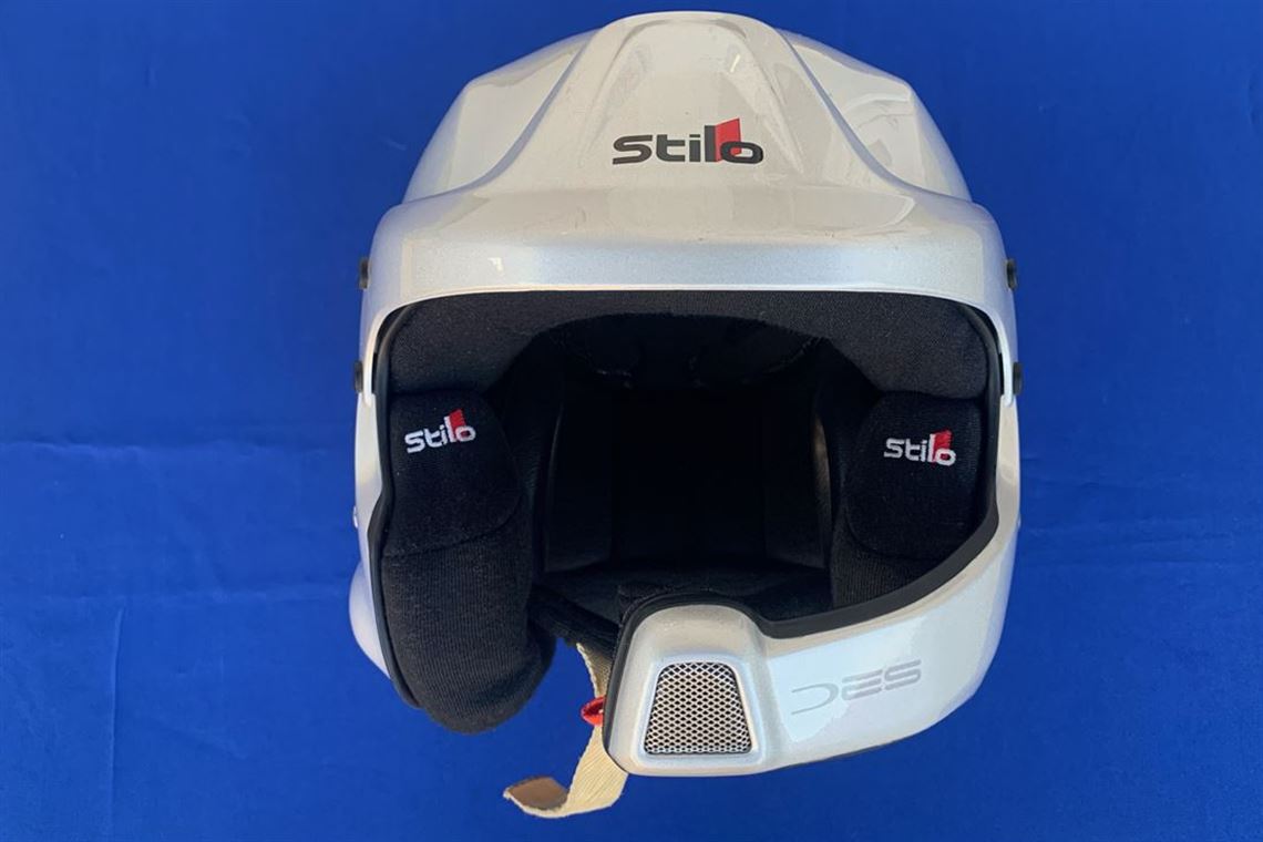 stilo-wrc-des-rally-fia-hans-helmet