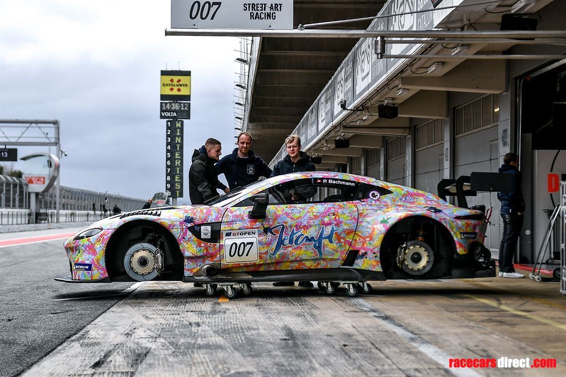 aston-martin-gt3-16a-007-1