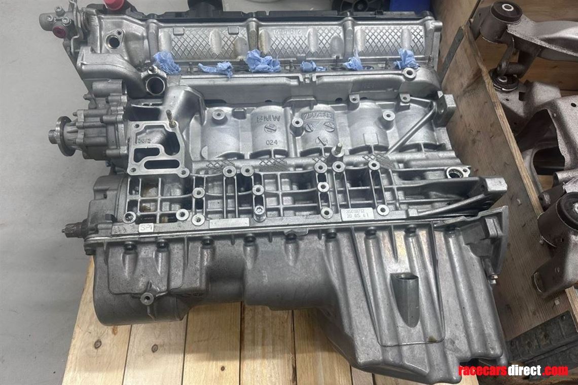 bmw-320i-wtcc-20-p52-engine-2100-km