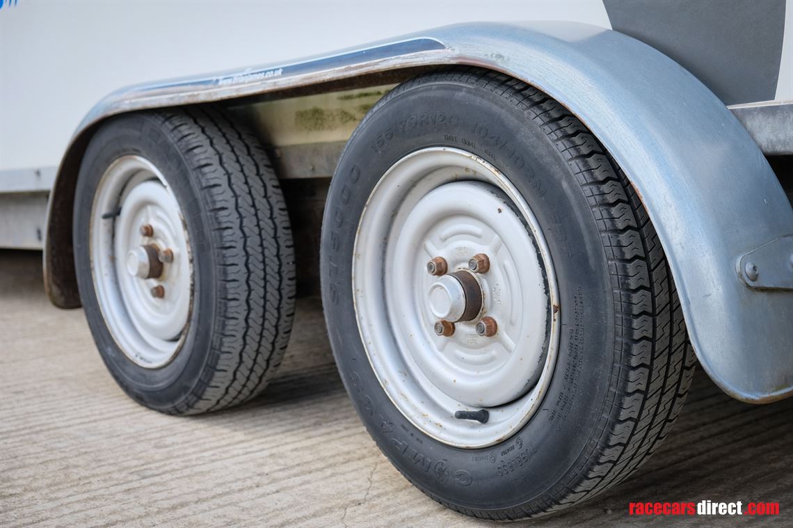 brian-james-dg4300-enclosed-car-trailer