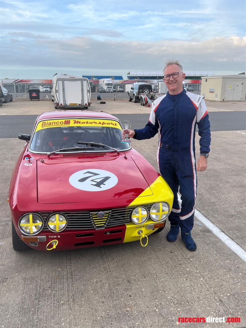 alfa-romeo-2000-gtv-1974