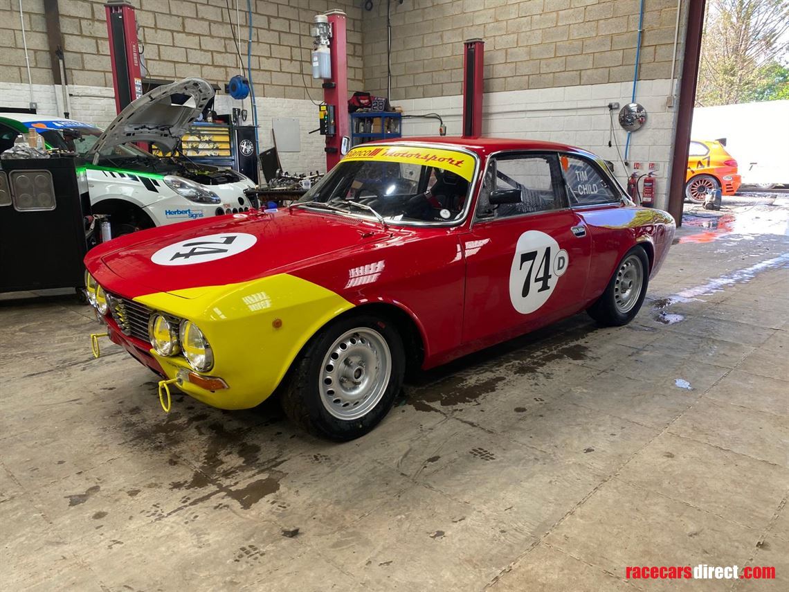 alfa-romeo-2000-gtv-1974