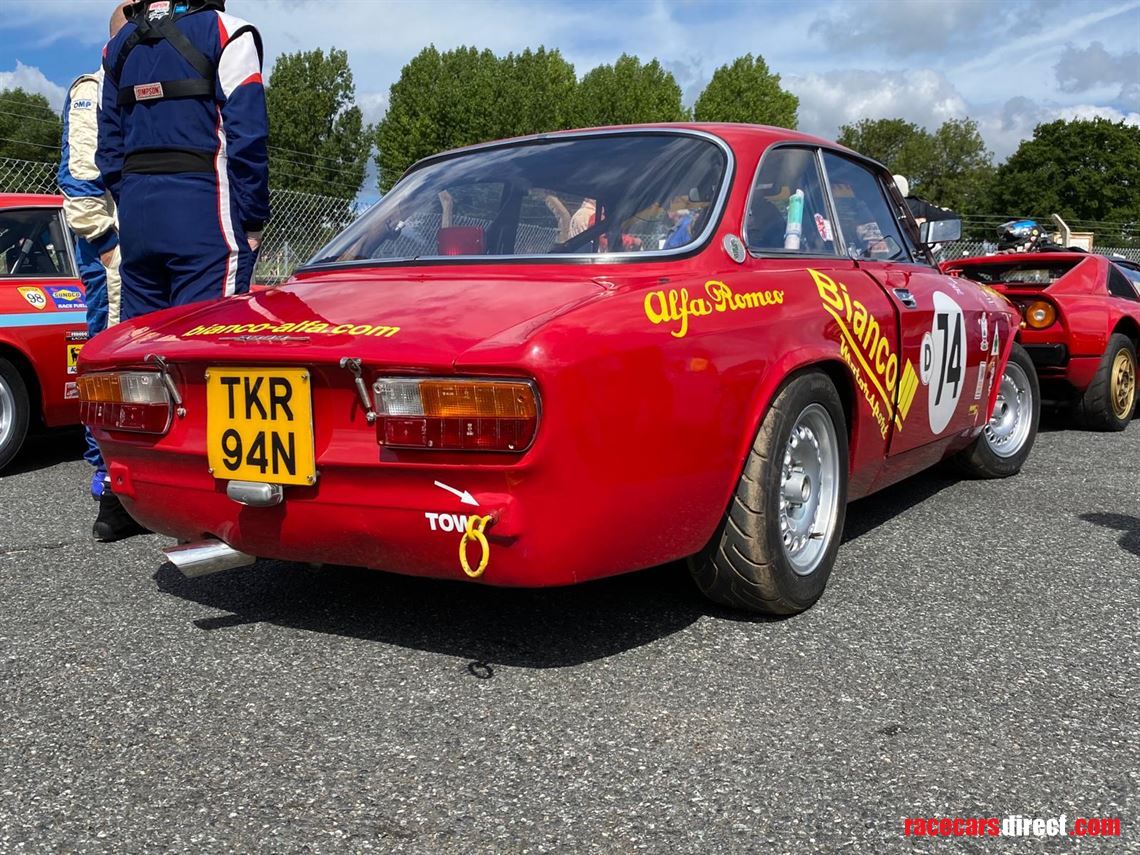 alfa-romeo-2000-gtv-1974