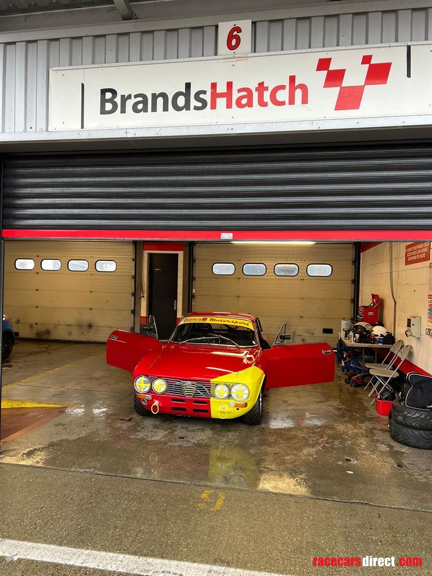 alfa-romeo-2000-gtv-1974