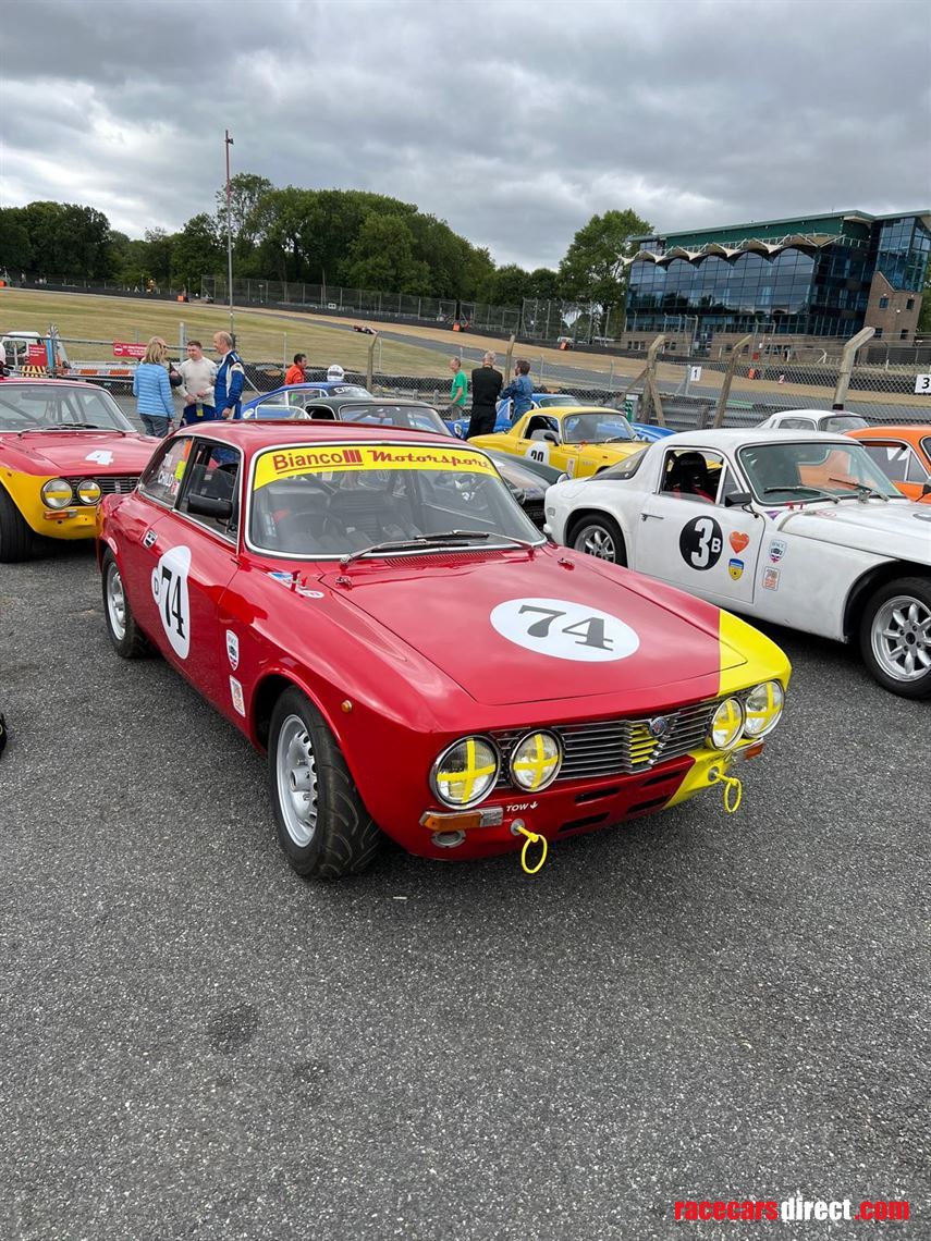 alfa-romeo-2000-gtv-1974