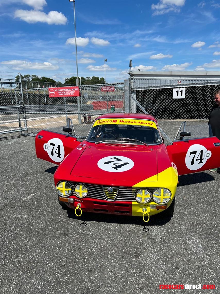alfa-romeo-2000-gtv-1974