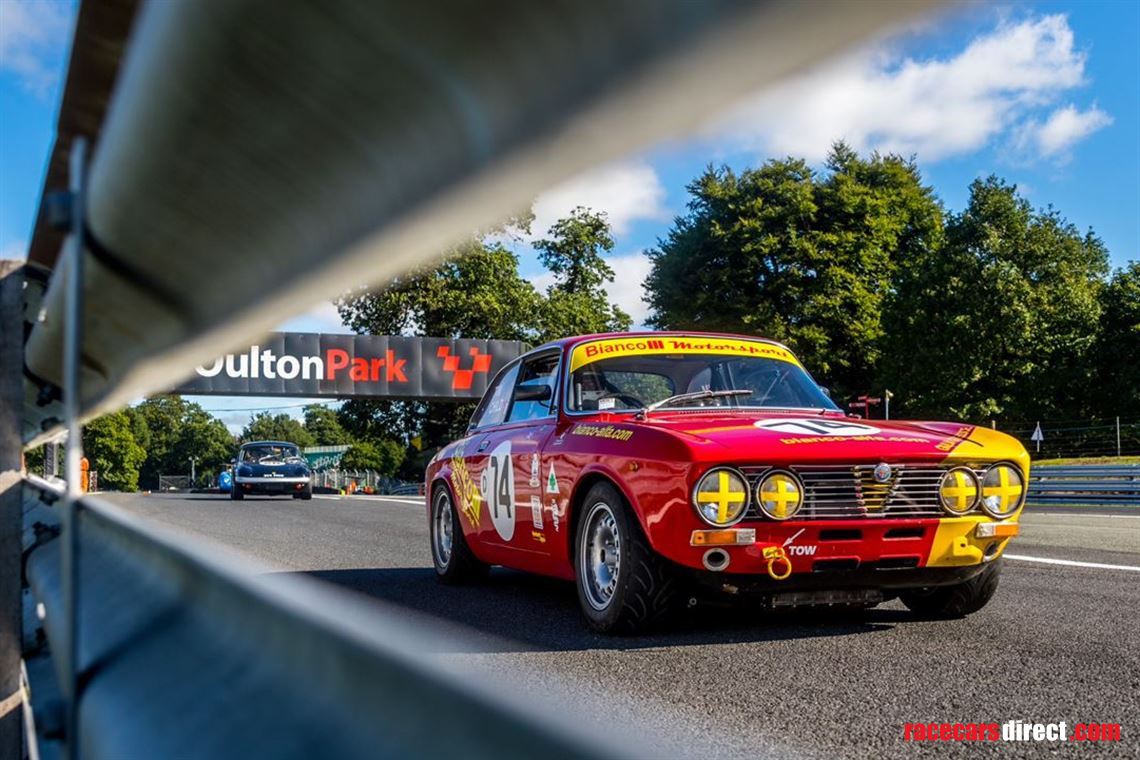 alfa-romeo-2000-gtv-1974