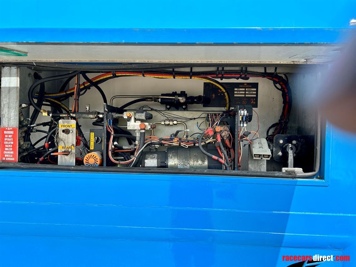 racetrailer-3-carsliving-incl-mb-actros-1842