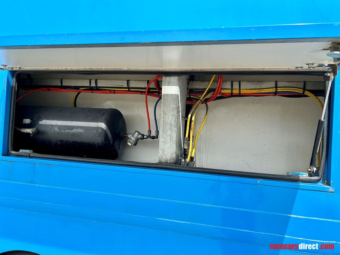 racetrailer-3-carsliving-incl-mb-actros-1842