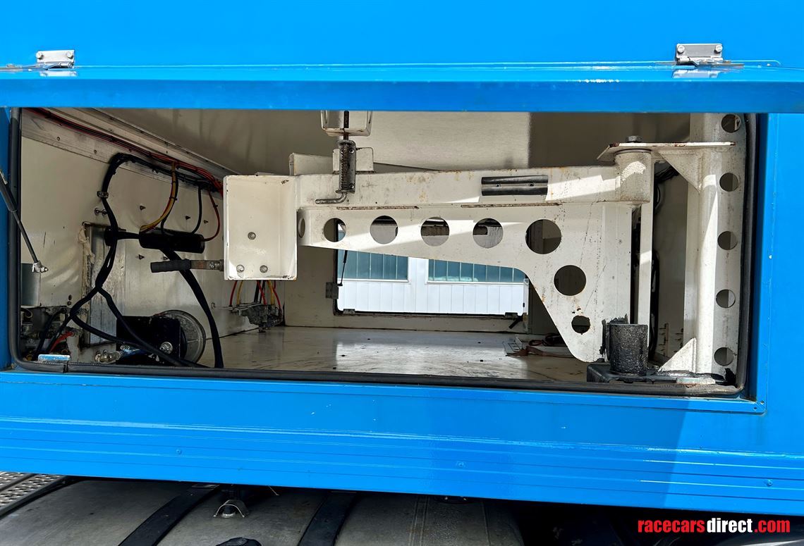 racetrailer-3-carsliving-incl-mb-actros-1842