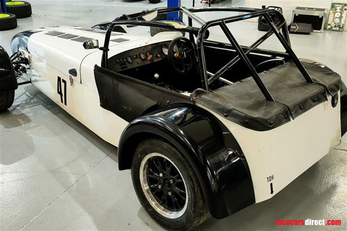 caterham-supersport-16-race-track-car