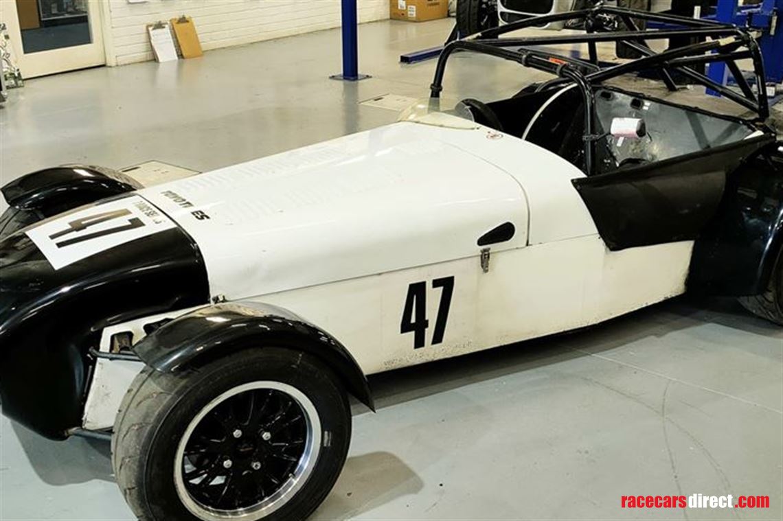 caterham-supersport-16-race-track-car
