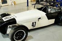 caterham-supersport-16-race-track-car