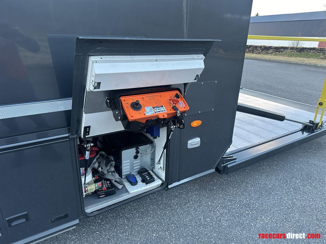 stx-racing-transporter-wlarge-living---new-pr