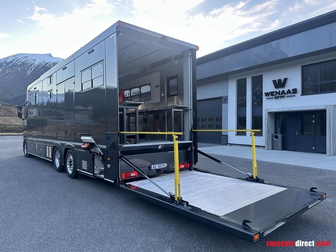 stx-racing-transporter-wlarge-living---new-pr