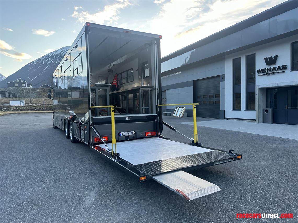 stx-racing-transporter-wlarge-living---new-pr