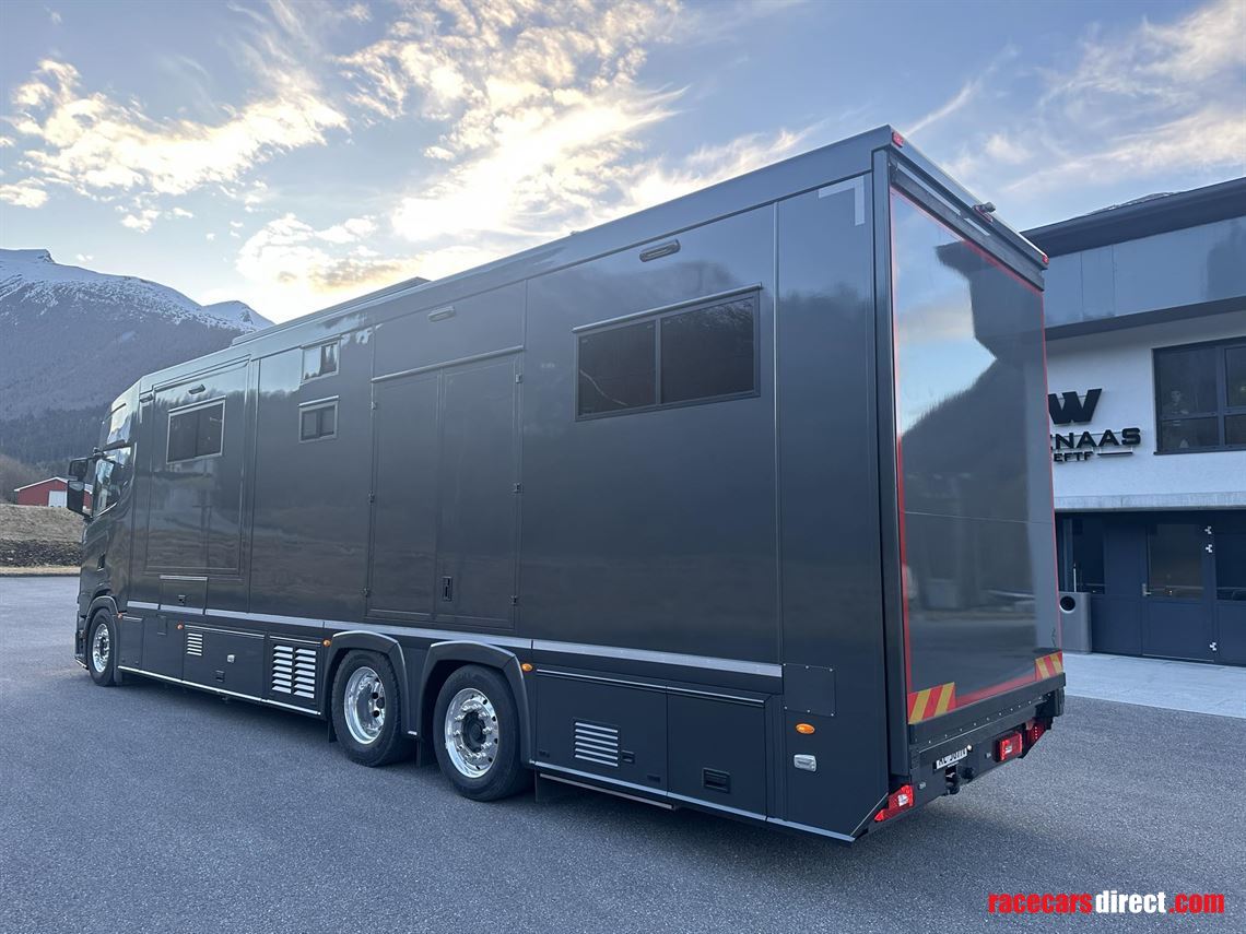 stx-racing-transporter-wlarge-living---new-pr