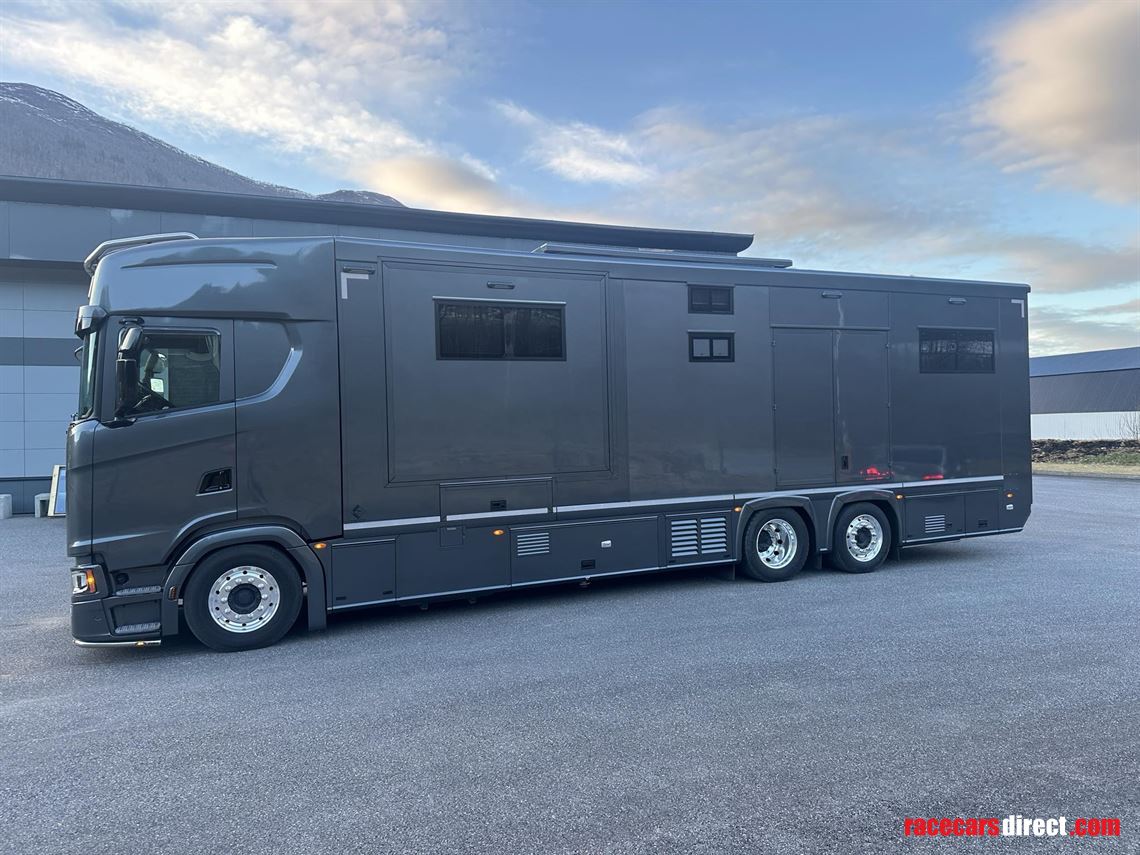 stx-racing-transporter-wlarge-living---new-pr