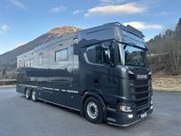 stx-racing-transporter-wlarge-living---new-pr