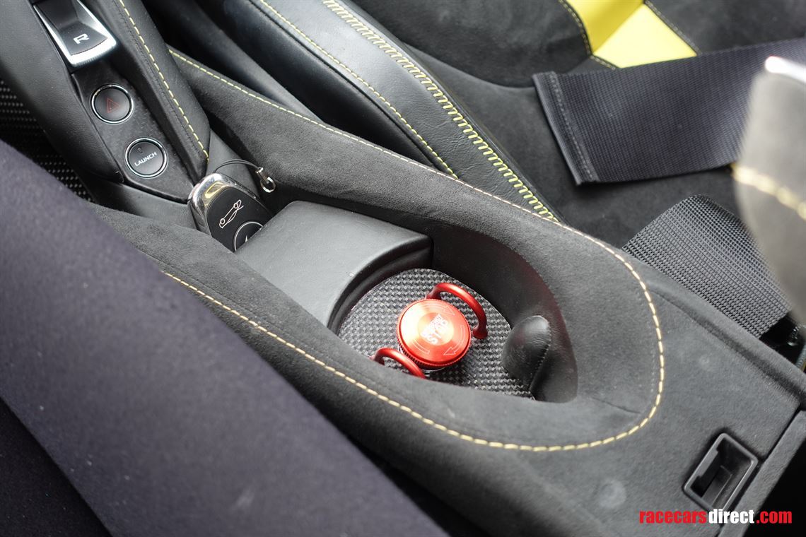 mclaren-720s-and-ducati-1199-panigale-pit-bik