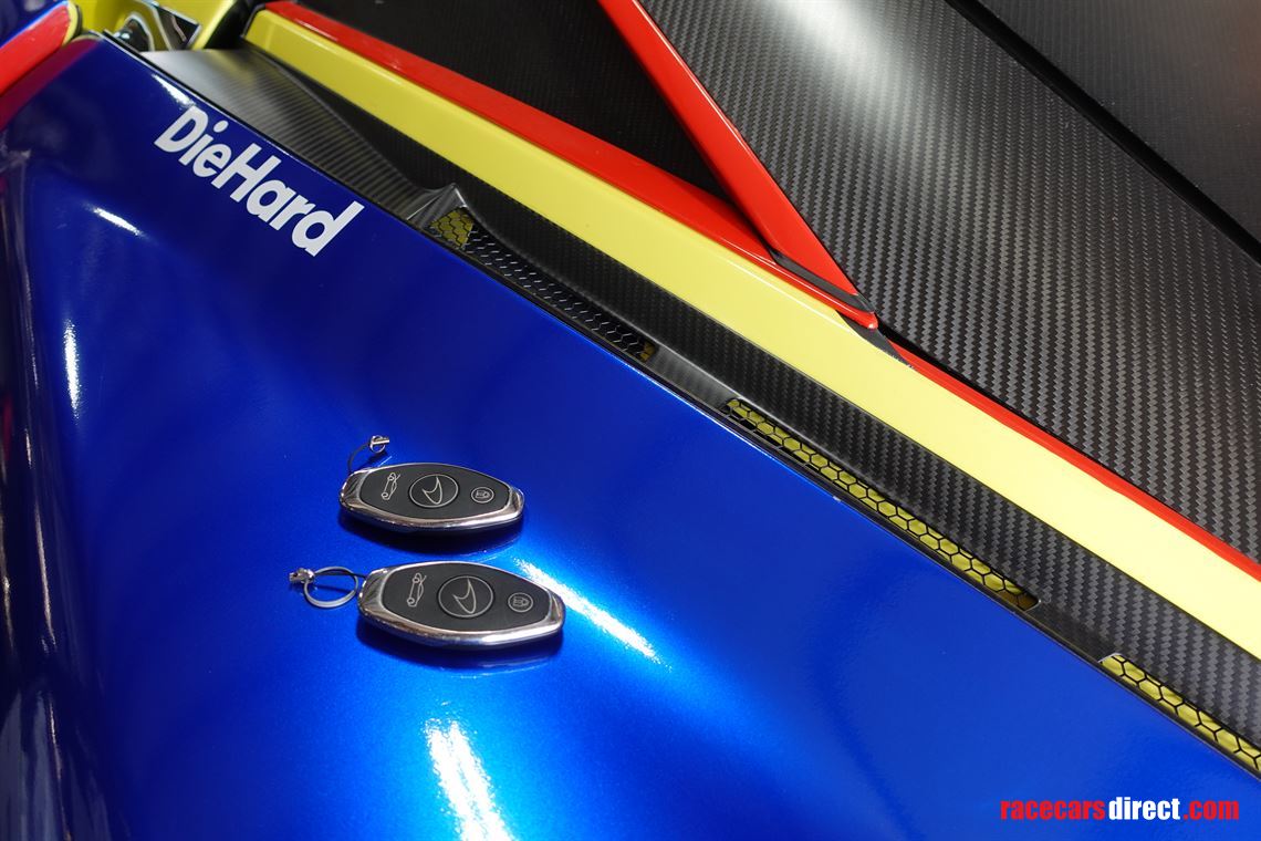 mclaren-720s-and-ducati-1199-panigale-pit-bik