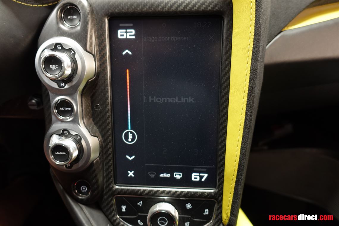 mclaren-720s-and-ducati-1199-panigale-pit-bik