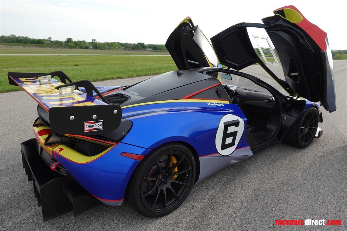 mclaren-720s-and-ducati-1199-panigale-pit-bik