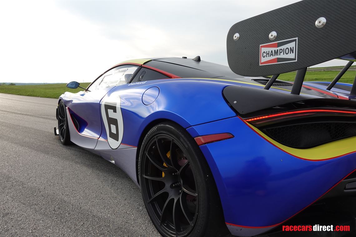 mclaren-720s-and-ducati-1199-panigale-pit-bik