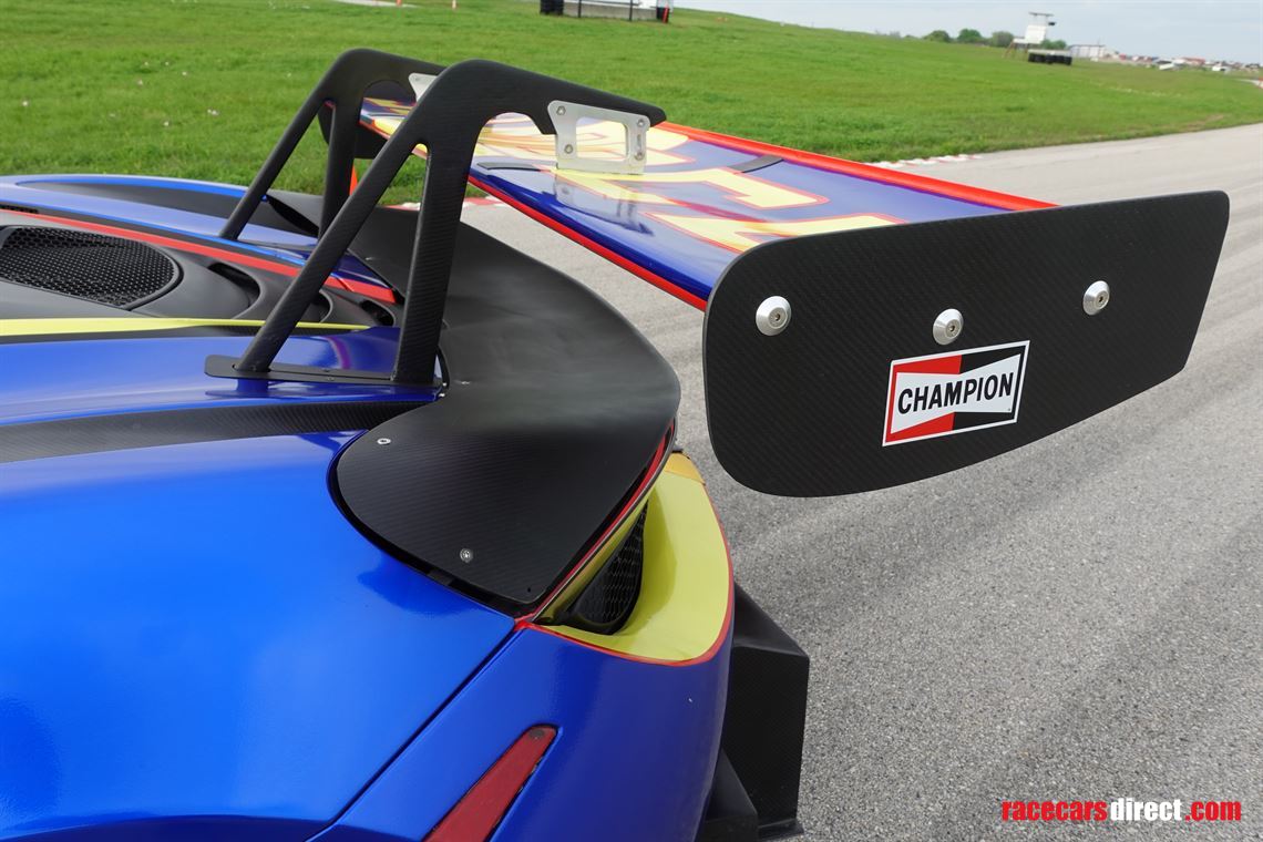 mclaren-720s-and-ducati-1199-panigale-pit-bik