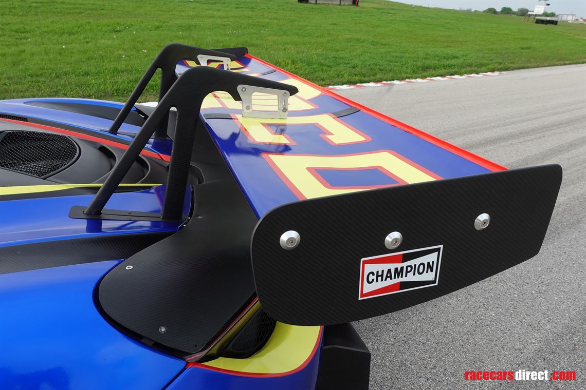 mclaren-720s-and-ducati-1199-panigale-pit-bik